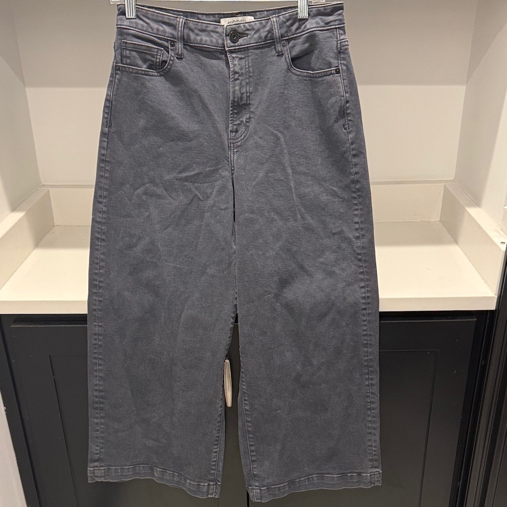 Hidden Gray Wide-Leg Cropped Jeans. Size 29